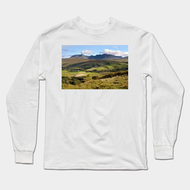 Looking towards the Black Cuillins - Isle of Skye, Scotland Long Sleeve T-Shirt by richflintphoto